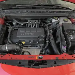 Silnik Opla Ecotec z widocznym układem wtryskowym. Wiele silników Opla, w tym te z tej generacji, posiada hydrauliczna regulacja zaworów.