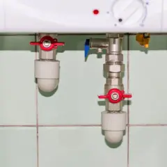 Jak bezpiecznie podłączyć bojler elektryczny z zaworem bezpieczeństwa