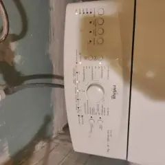 Pralka Whirlpool z błędem F06, świeci się kontrolka "Drzwi otwarte".