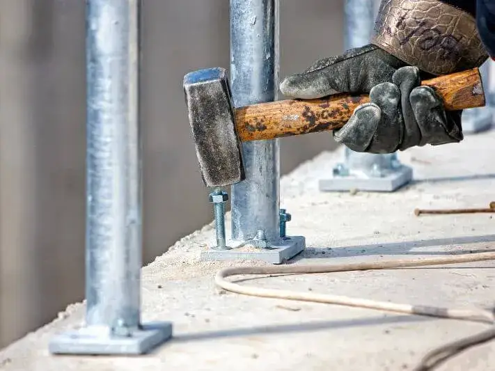Zdjęcie Jak montować kotwy do betonu - uniknij najczęstszych błędów