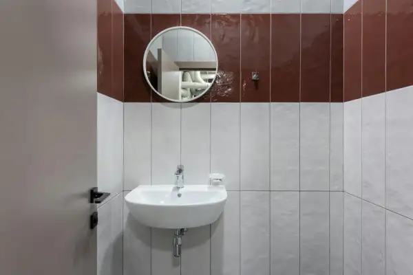 Suszarki basenowe – jak wybrać model odporny na wilgoć?